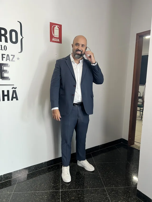 Dr. Luis Eliam